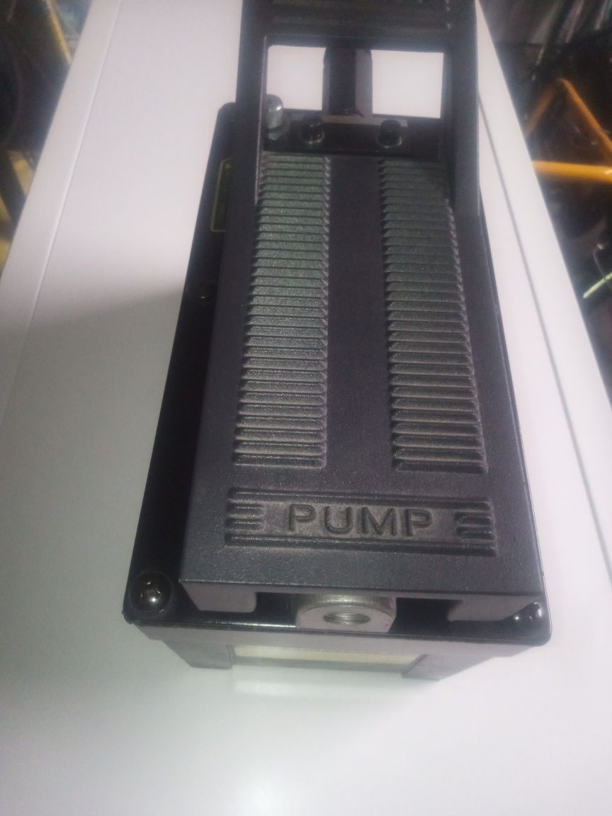 Nowa pompa pneumatyczno hydrauliczna  700 bar