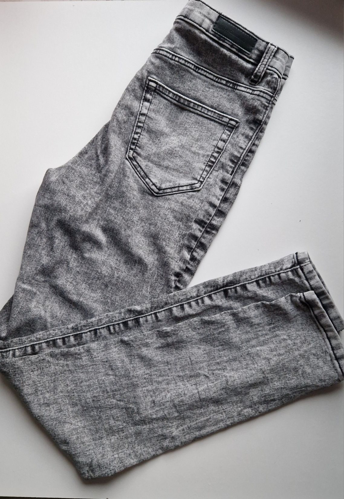 Szare spodnie jeansowe 34 C&A, casualowe, wysoki stan, 70% bawełny,