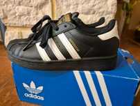 Buty dziecięce marki adidas czarne