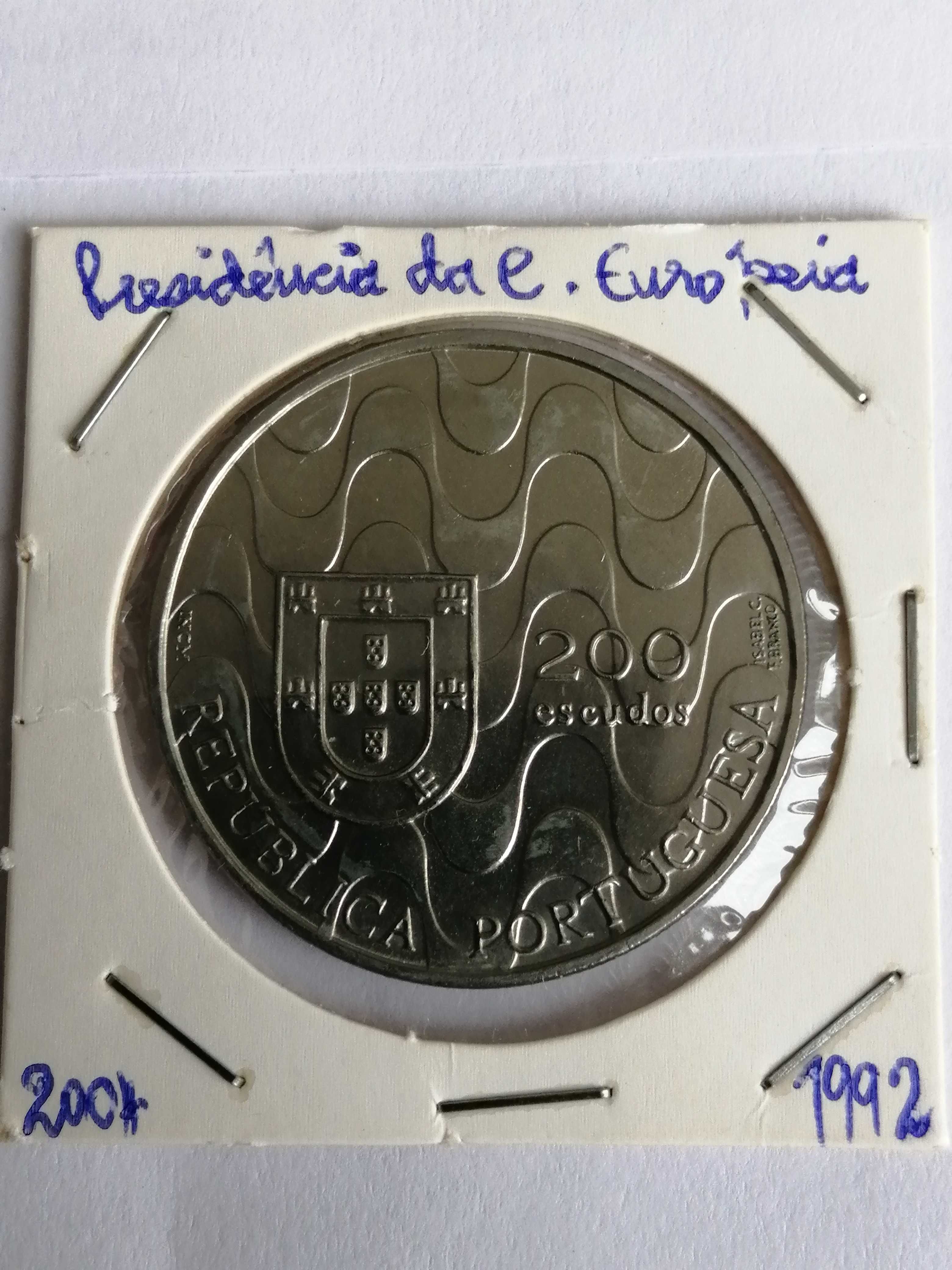 Moedas de 200 e 250 escudos, belas