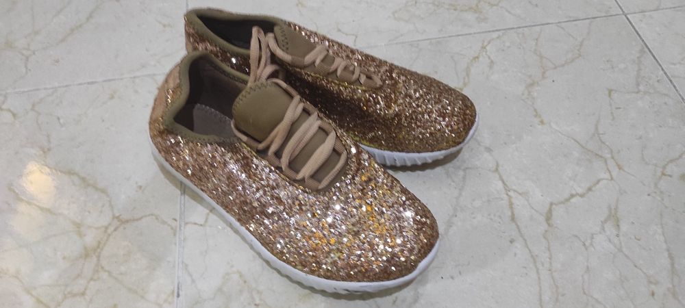 Ténis mulher diversos pares