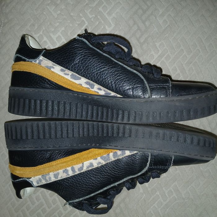 Кросівки шкіряні 40 розмір