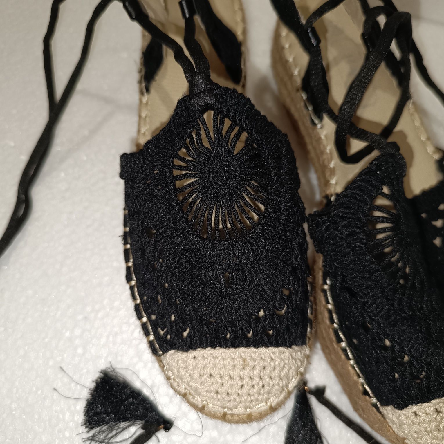 Sapatos Pretos Senhora H&D feitos com Corda e Crochê Tamanho 38