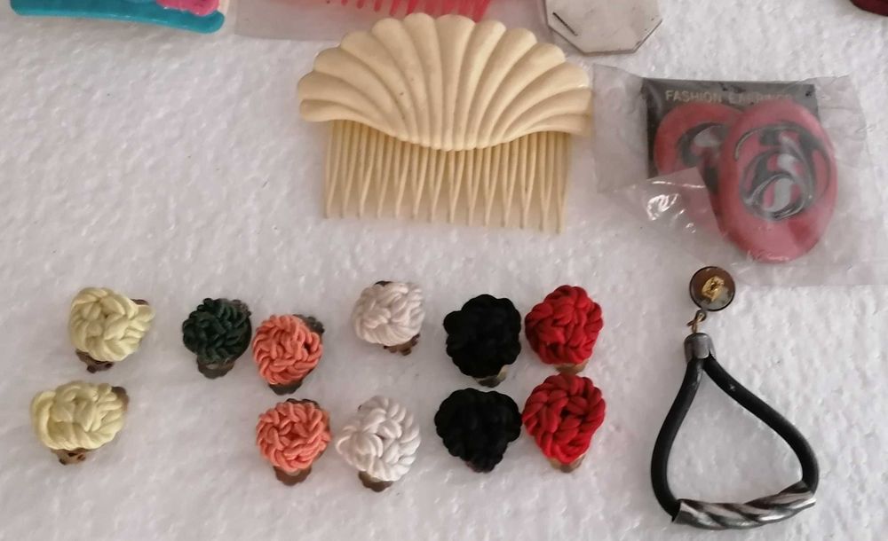 Bijutarias, lote 11, tudo por 5€
