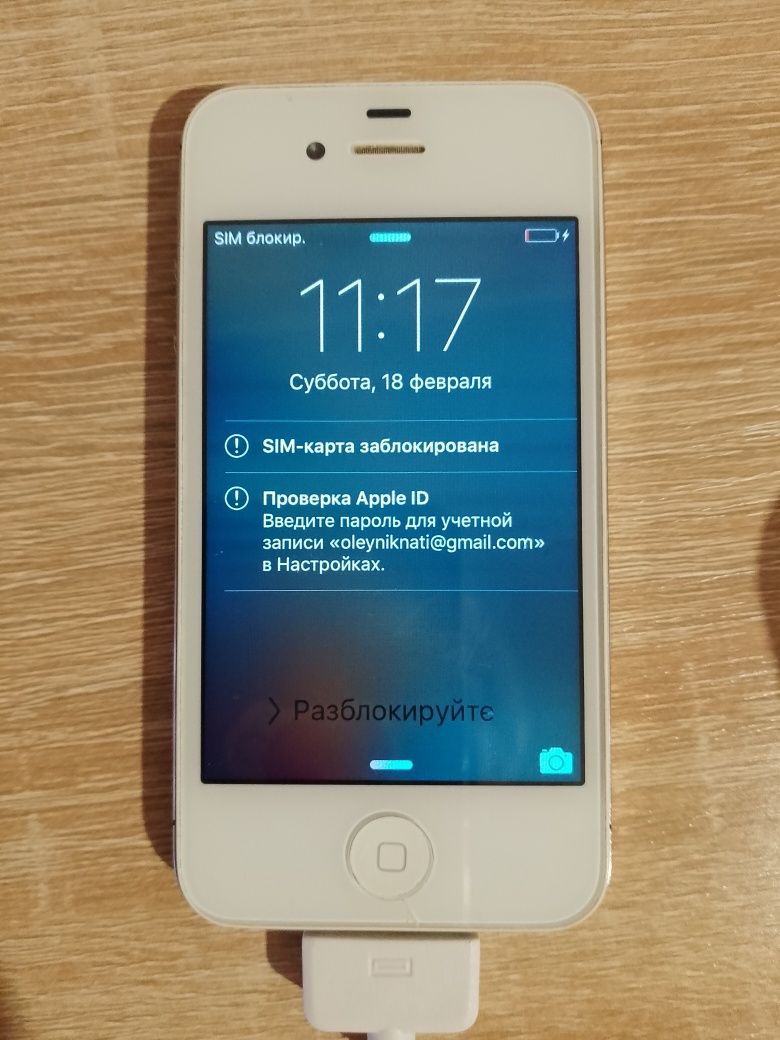 Продаю срочно Айфон 4s