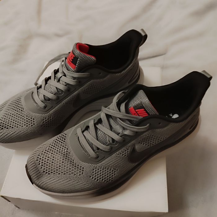 Чоловічі кросівки