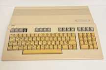 Stary komputer lata 80 Commodore 128