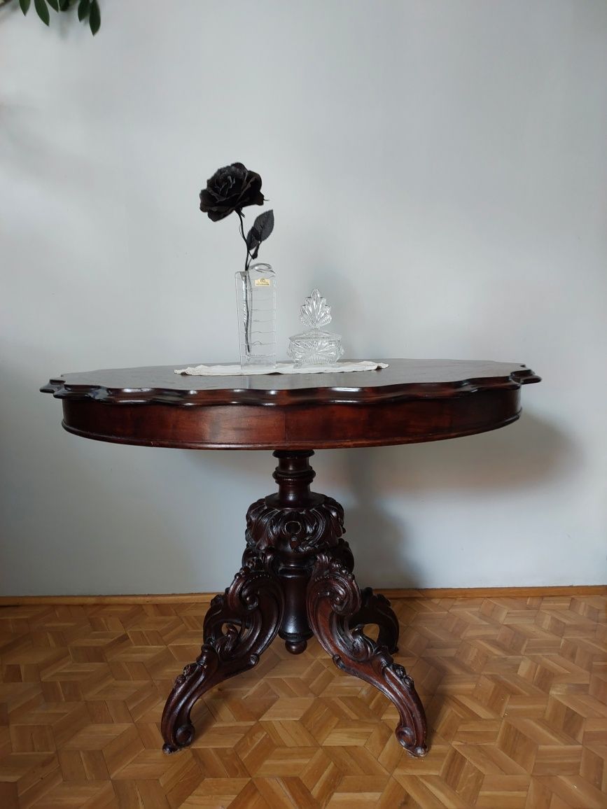 Stół, stolik owalny, nieduży - blat 97 cm x 76 cm;  h 71 cm – antyk