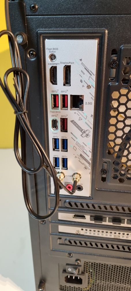 Nowy Komputer MSi  GENESIS