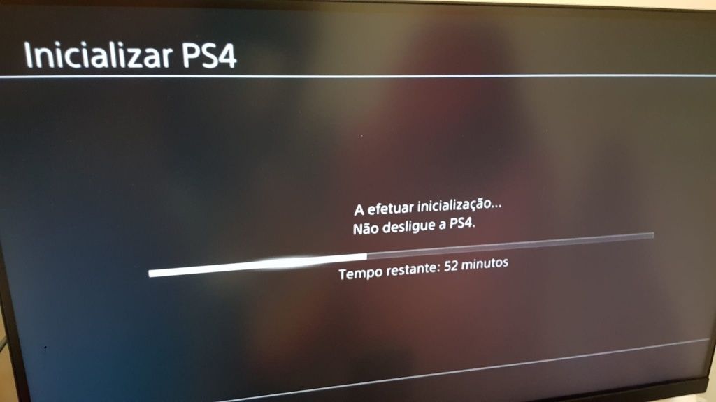 Playstation 4 500 GB + 2 comandos oficiais Sony