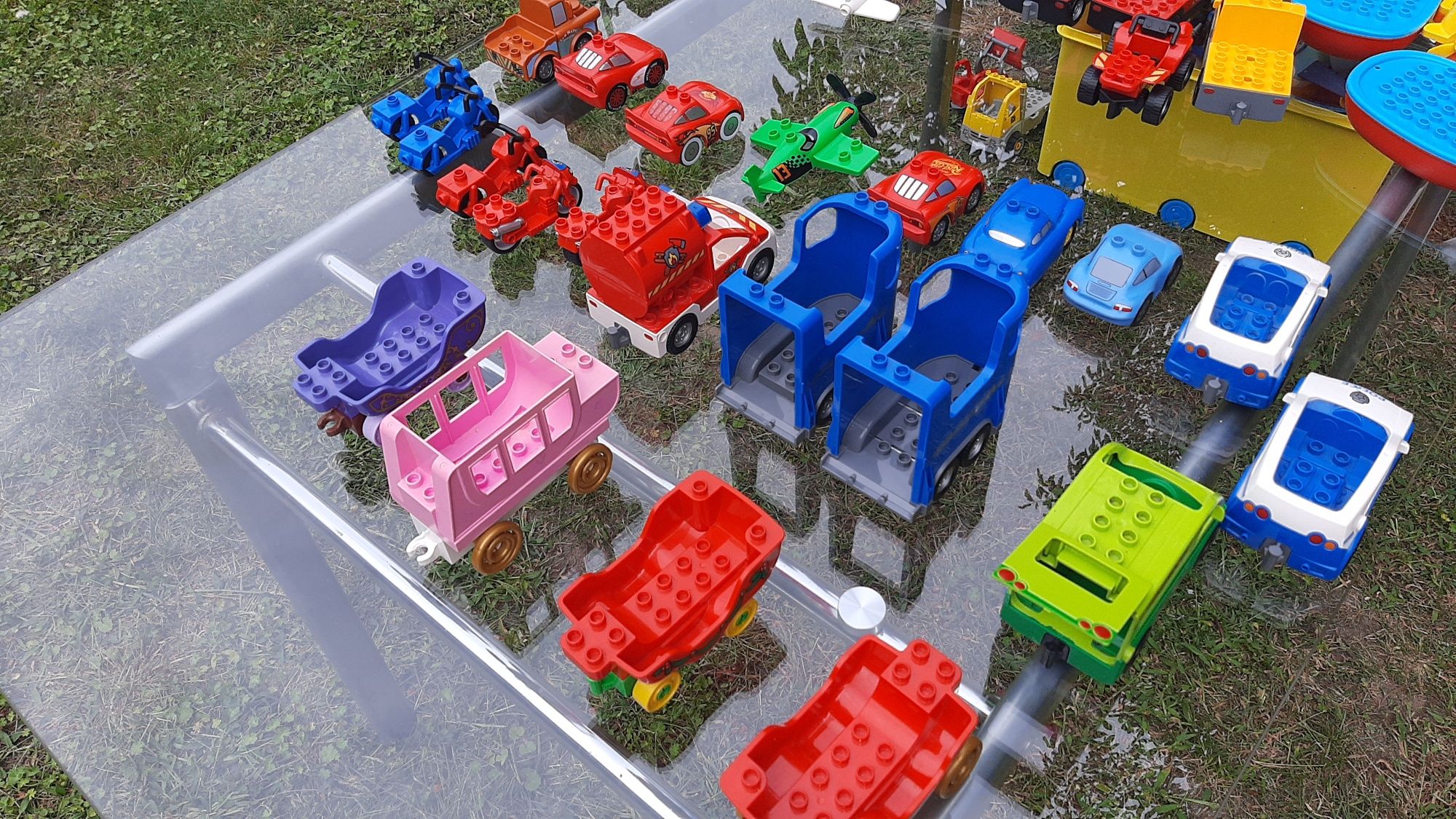 Ponad 70 pojazdów lego duplo