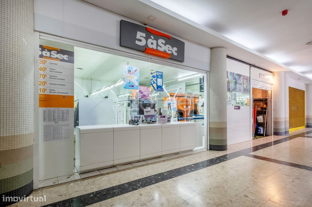 Lojas comerciais prontas a usar, no centro de Paços de Ferreira