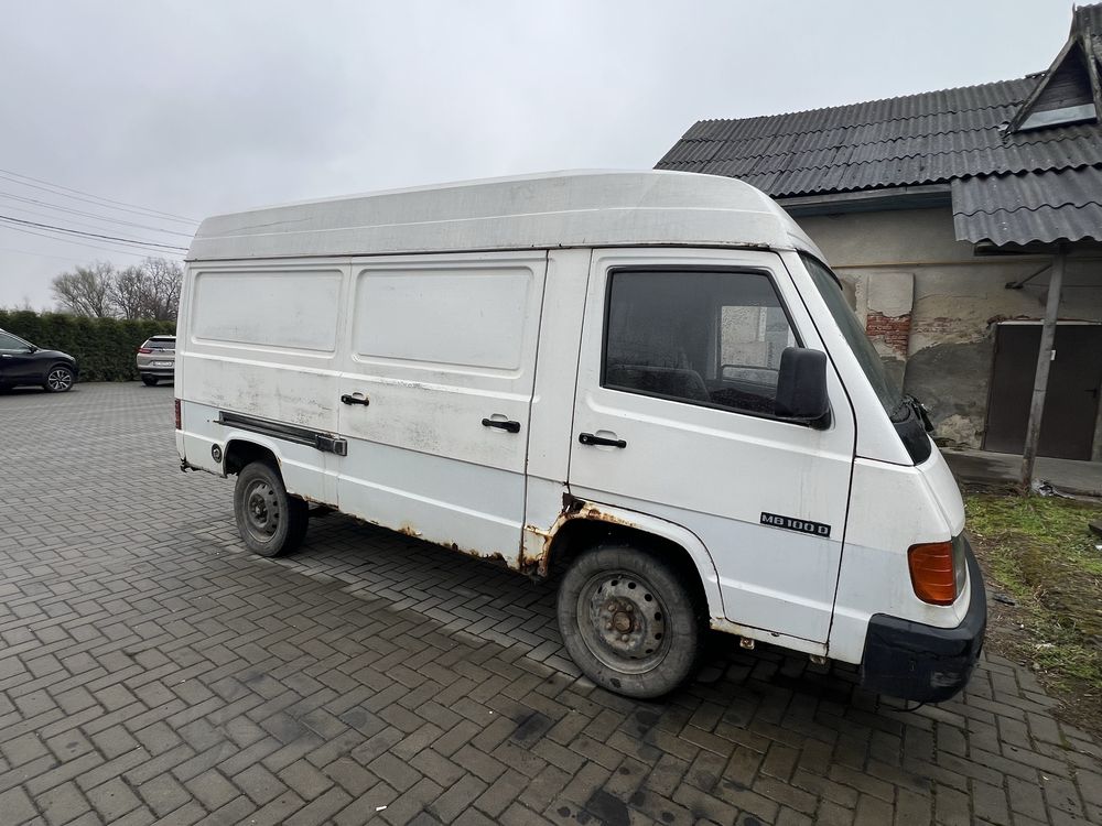 Продаж автомобіля MB-100
