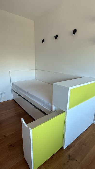 Łóżko w bardzo dobrym stanie w kolorze bialym 207x97
