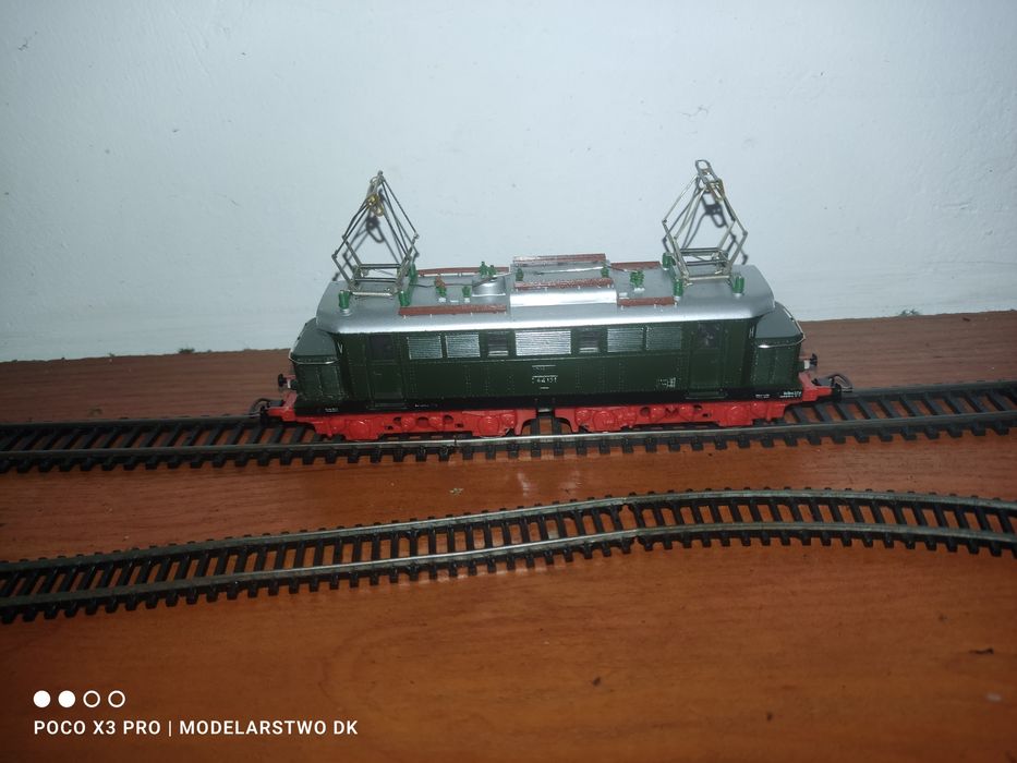 Piko sprawny oświetlony elektrowóz E44 w skali H0 1:87 kolejka makieta