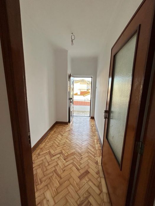 Arrenda-se T3 semi novo