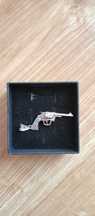 zawieszka do łańcuszka  srebrna 925 pistolet colt
