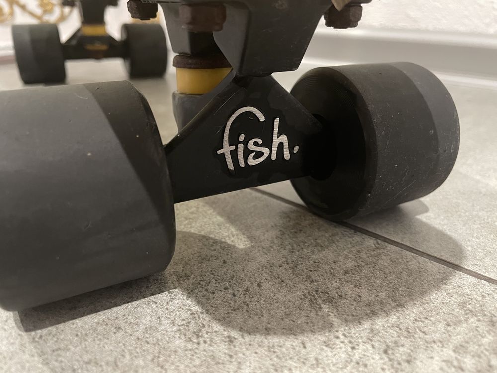 Fish skateboards model unikatowy swieci w ciemnosci