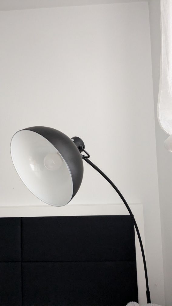 Lampa stojąca podłogowa