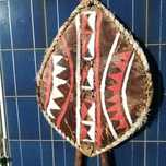 Escudo com duas lanças massai