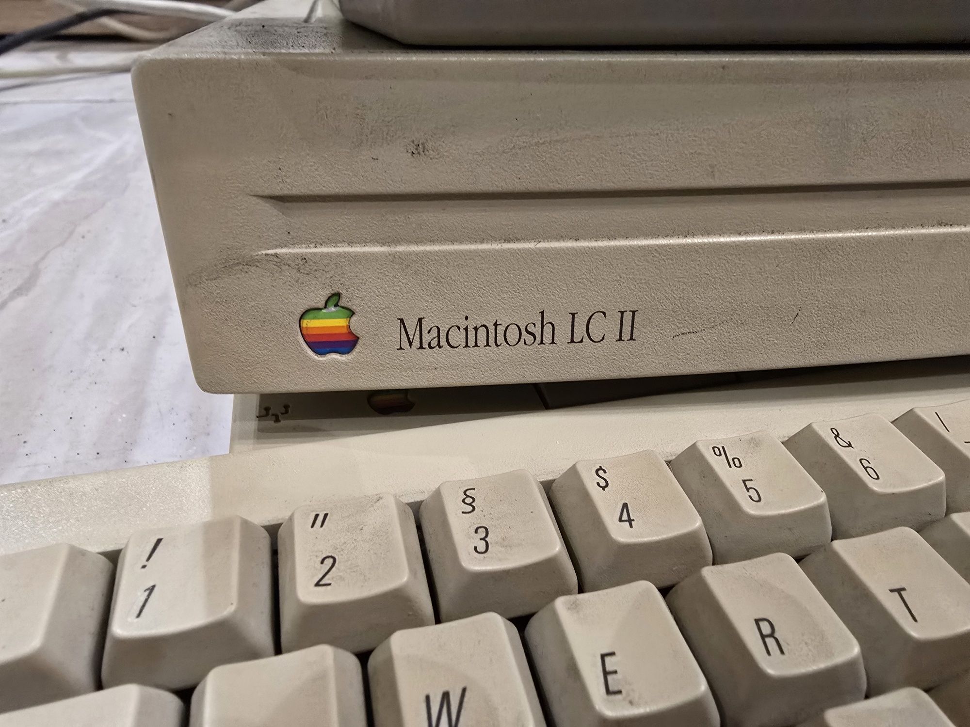 Macintosh LC II apple computer
