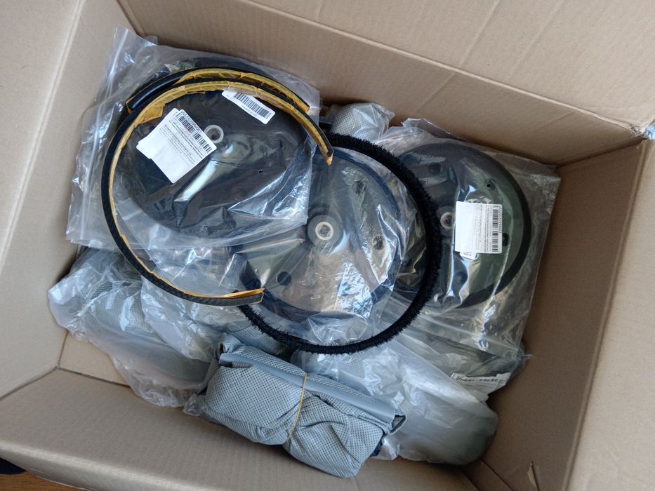 Щітки до жирафи. Мішки. Тарілка.