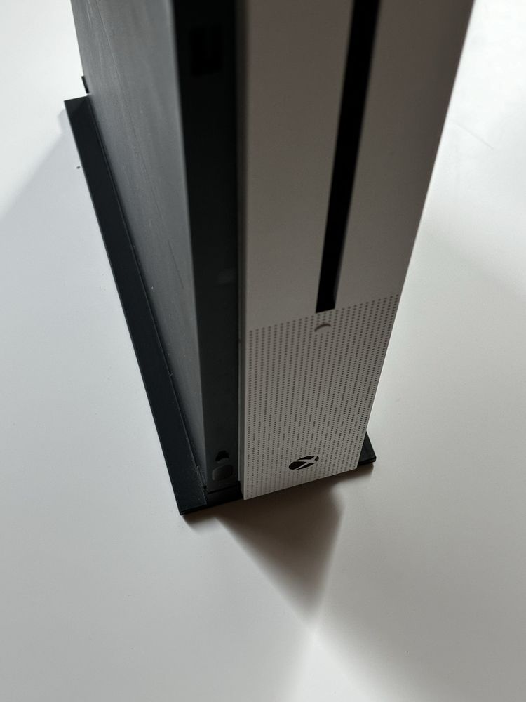 Xbox one S kosola + jeden pad