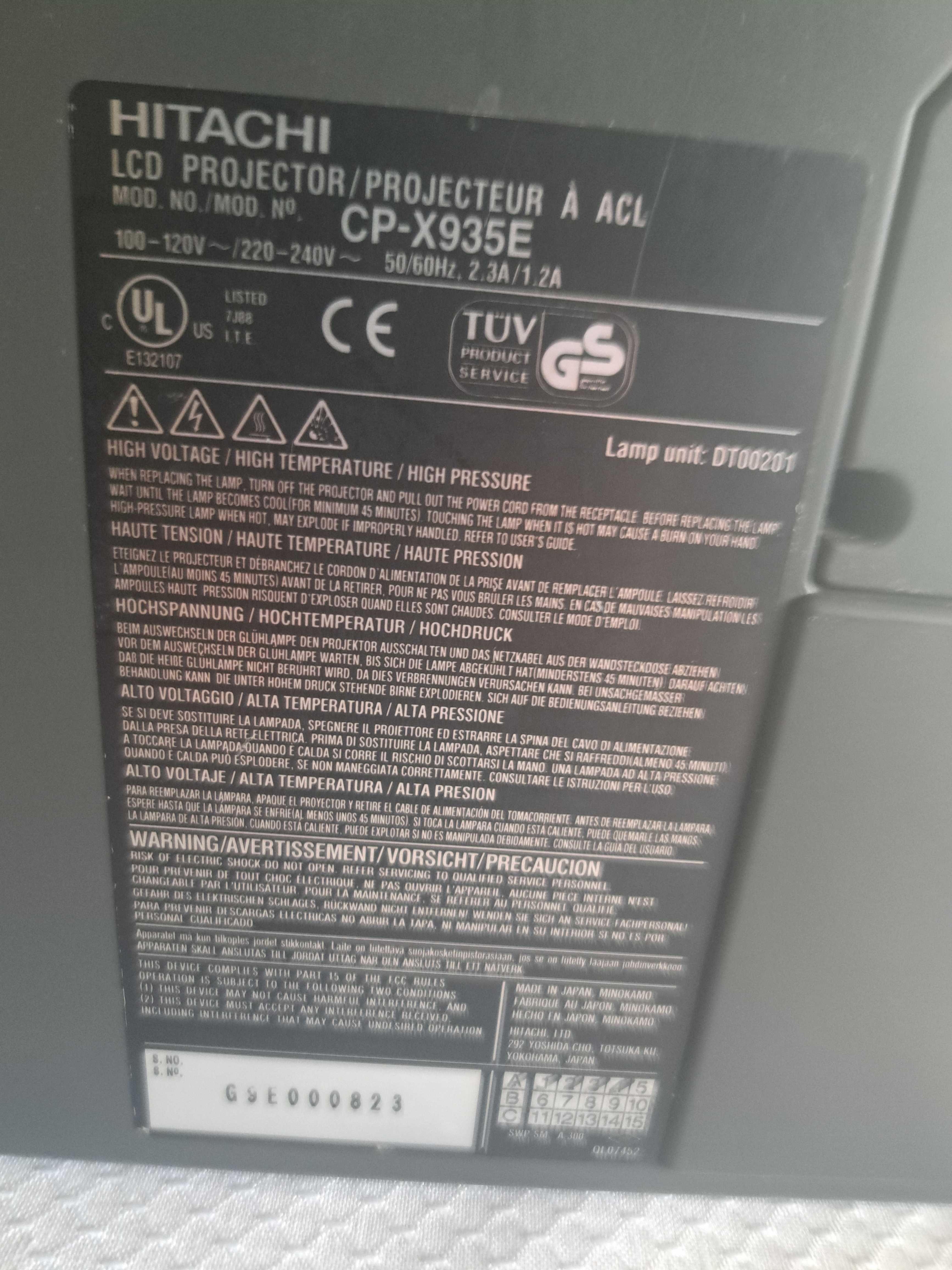 Projektor HITACHI CP-X935