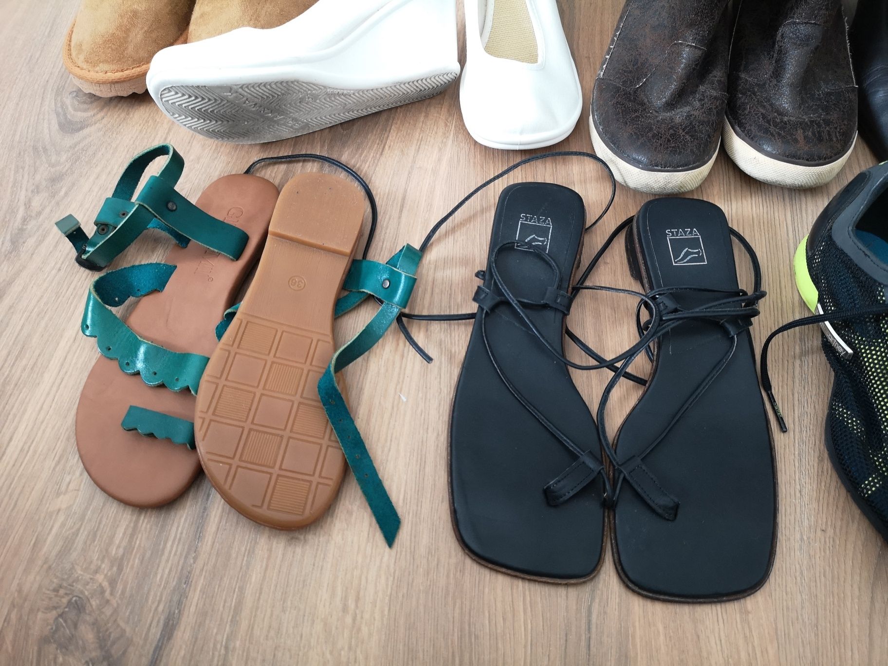 Vendo sapatos botas sandálias chinelas ténis baratas