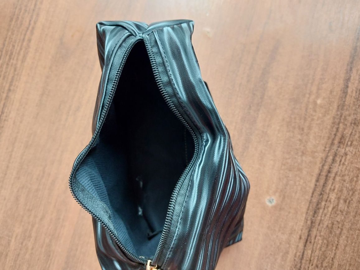 Kosmetyczka pojemna