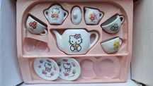 Porcelanowy zestaw Hello Kitty do zabawy – urocza mini zastawa