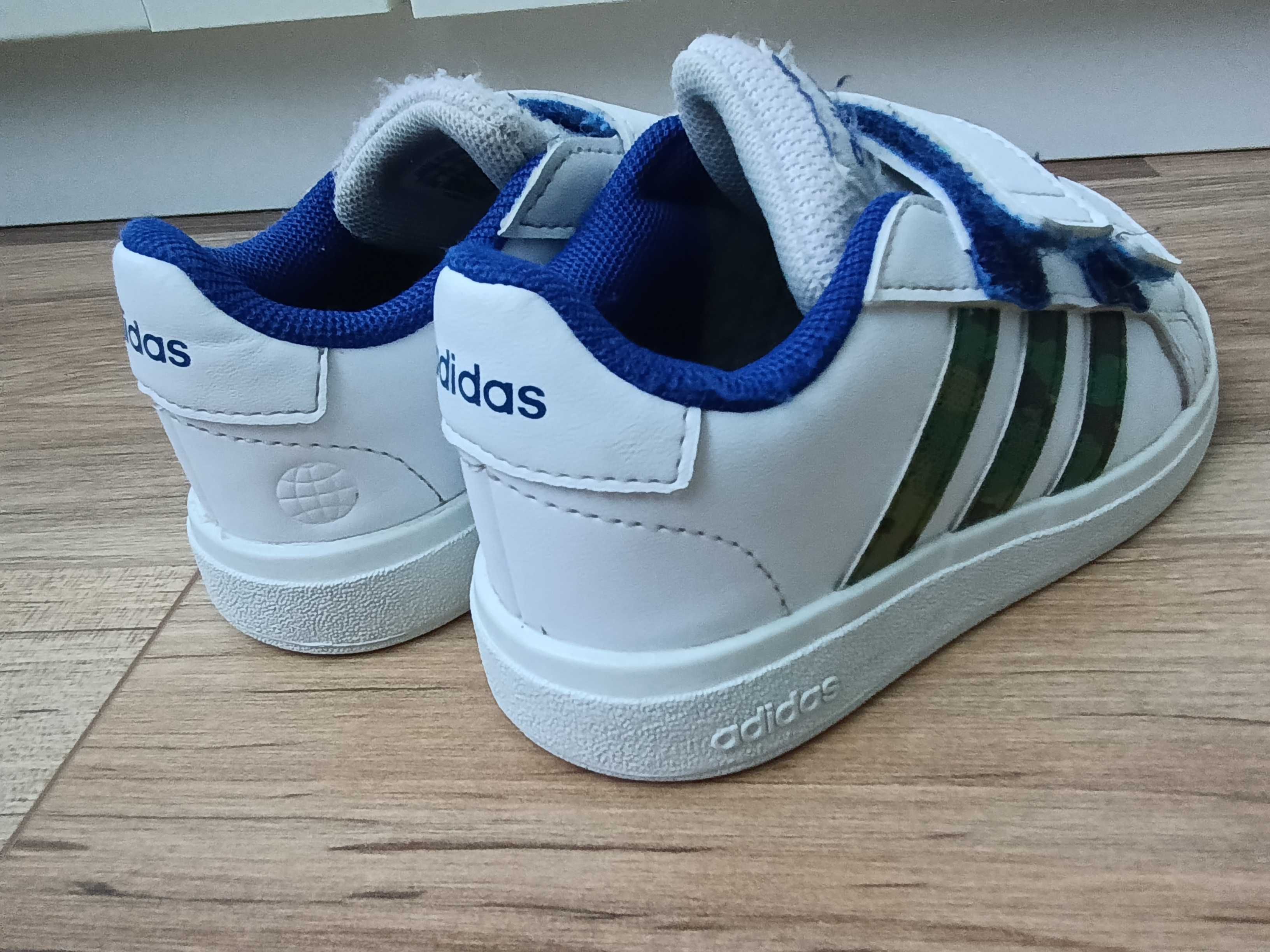 Buty Adidas 25 białe paski moro