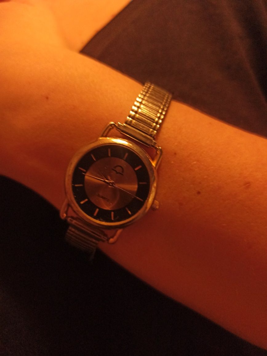 Ładny sprawny damski zegarek