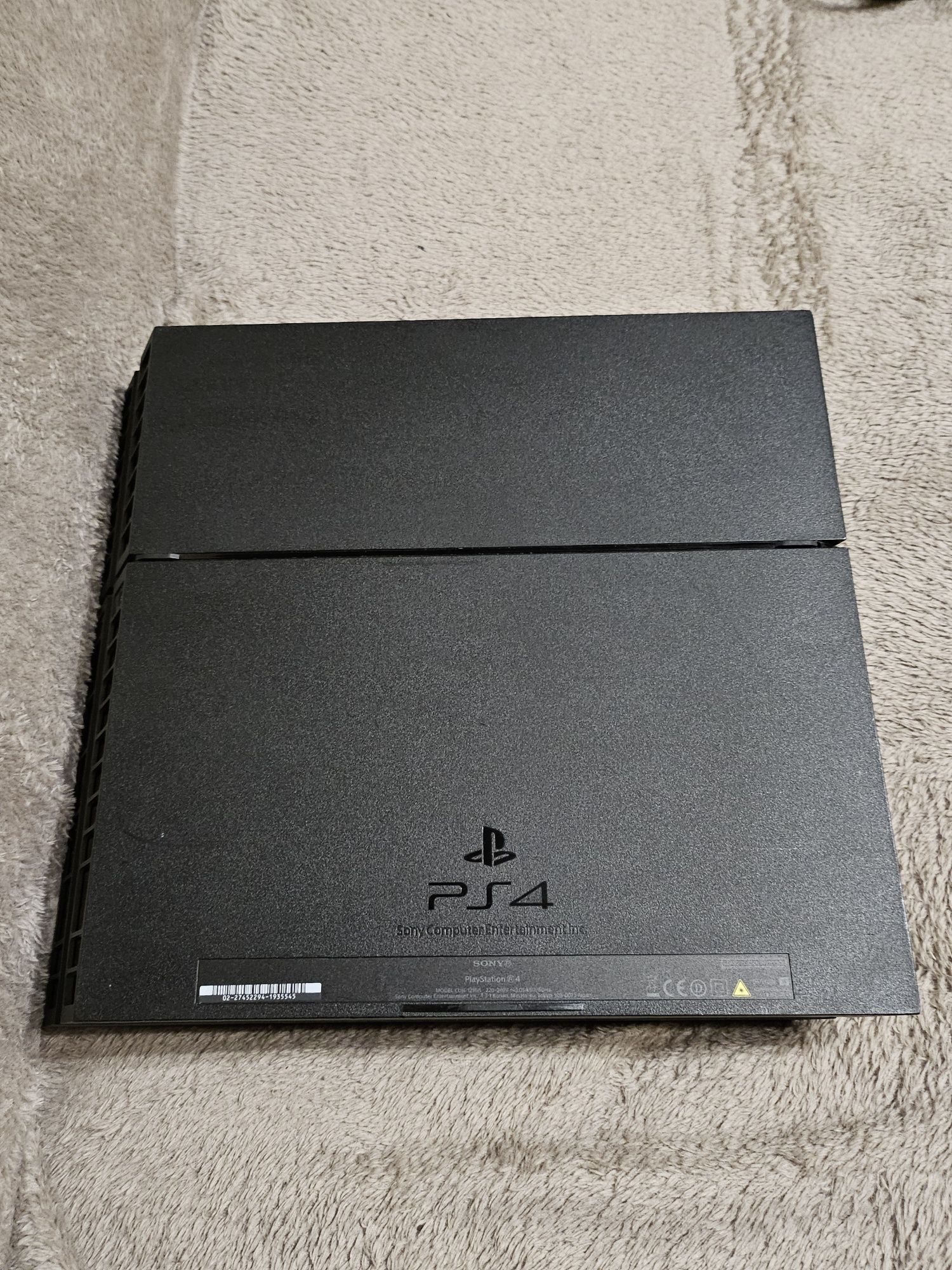 PlayStation 4 + 9 gier (niedziałające wejście na płyty )
wejście na p