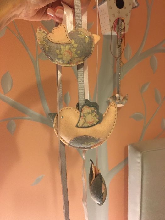 Conjunto Decoração quarto menina: candeeiro, casinha e passarinhos