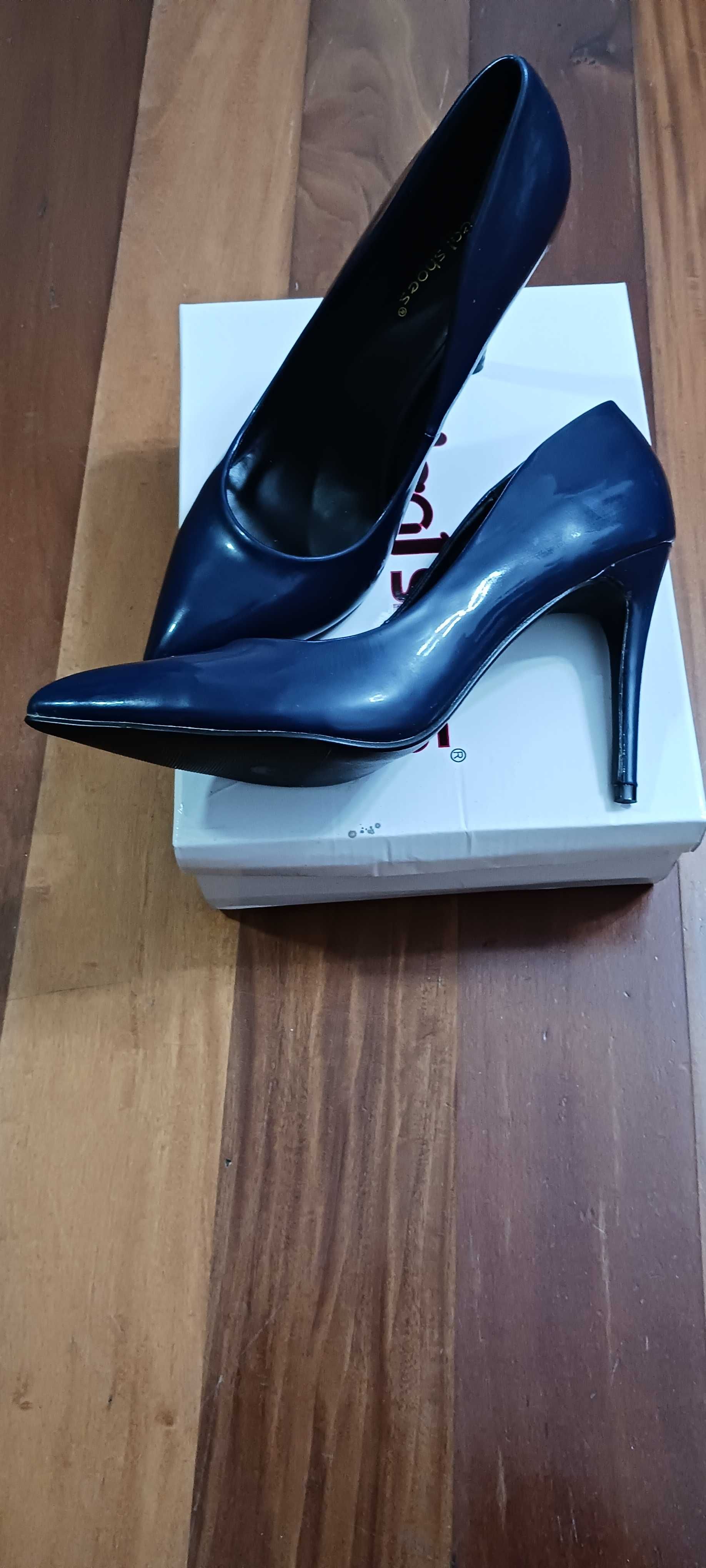 Sapatos novos de senhora, n° 40