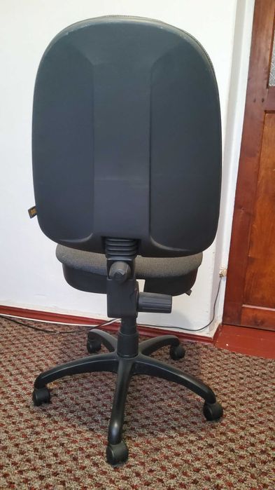 Стул офисный, темно серый