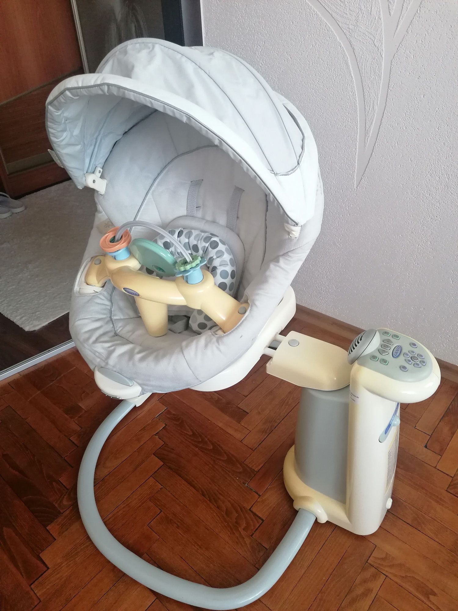 Заколисуючий центр Graco (Укачивающий центр Graco)