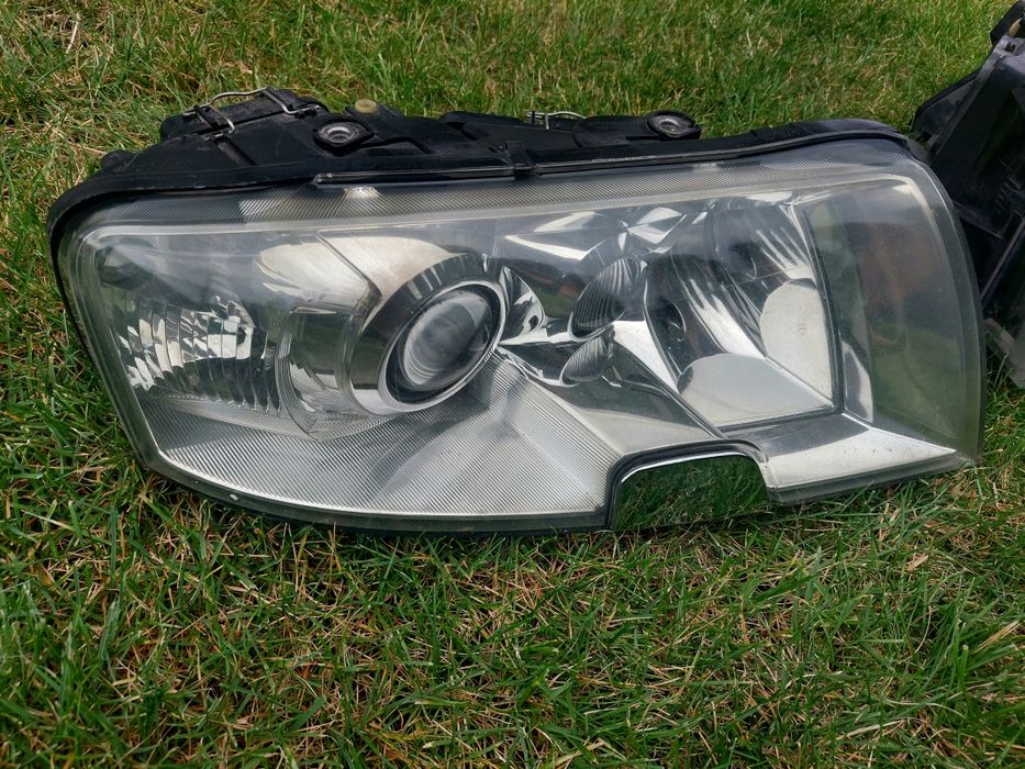 Reflektor lampa przód prawa lewa bi-xenon /europa/ Skoda Superb