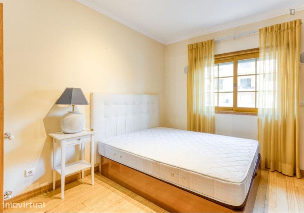 715163 - Quarto com cama de casal em...