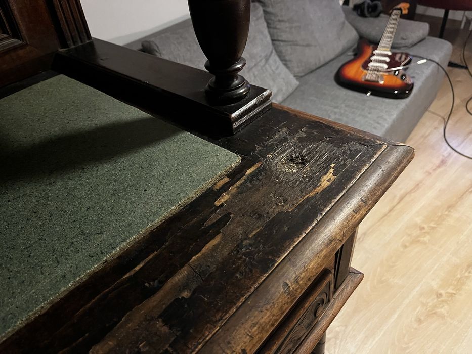 Kredens z 19 wieku (neorenesansowy)