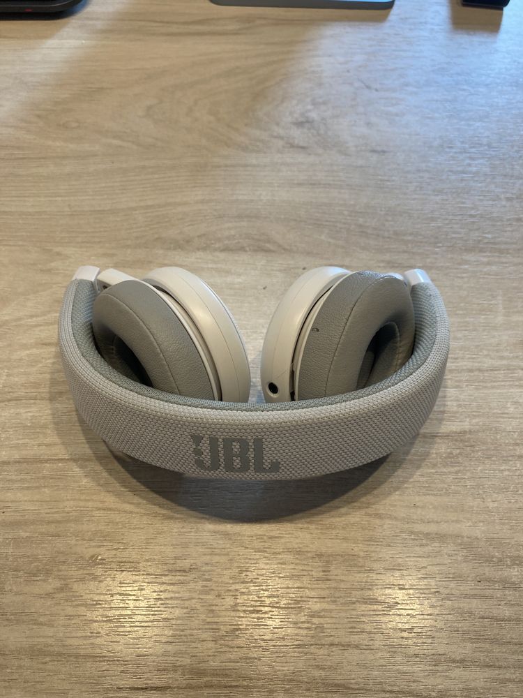 Навушники з мікрофоном JBL E35 white