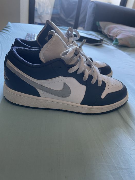 Tenis nike 36.5 azul branco e cinza como novos