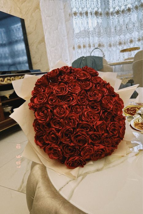 Букет з атласної стрічки червоні