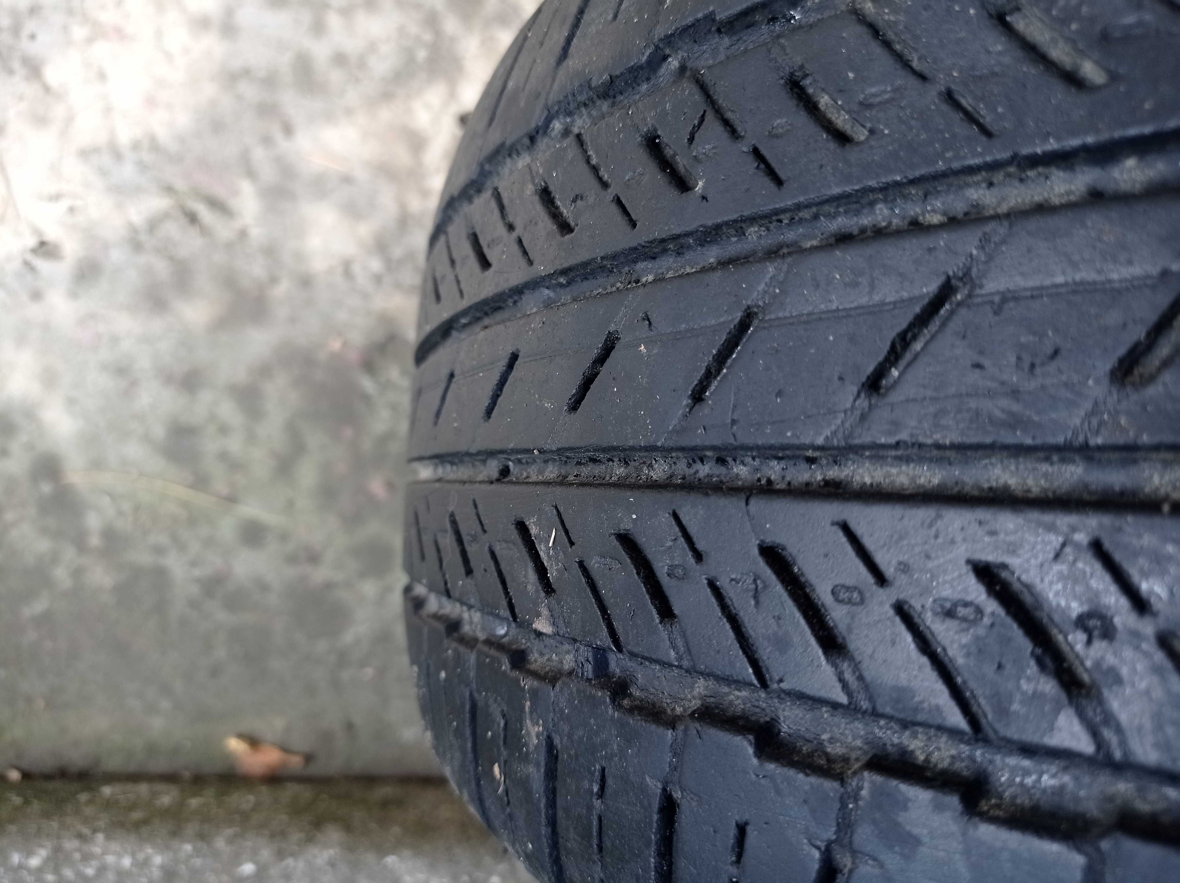 Продам дві літні шини 225/55 R18 98V Bridgestone Dueler H/P