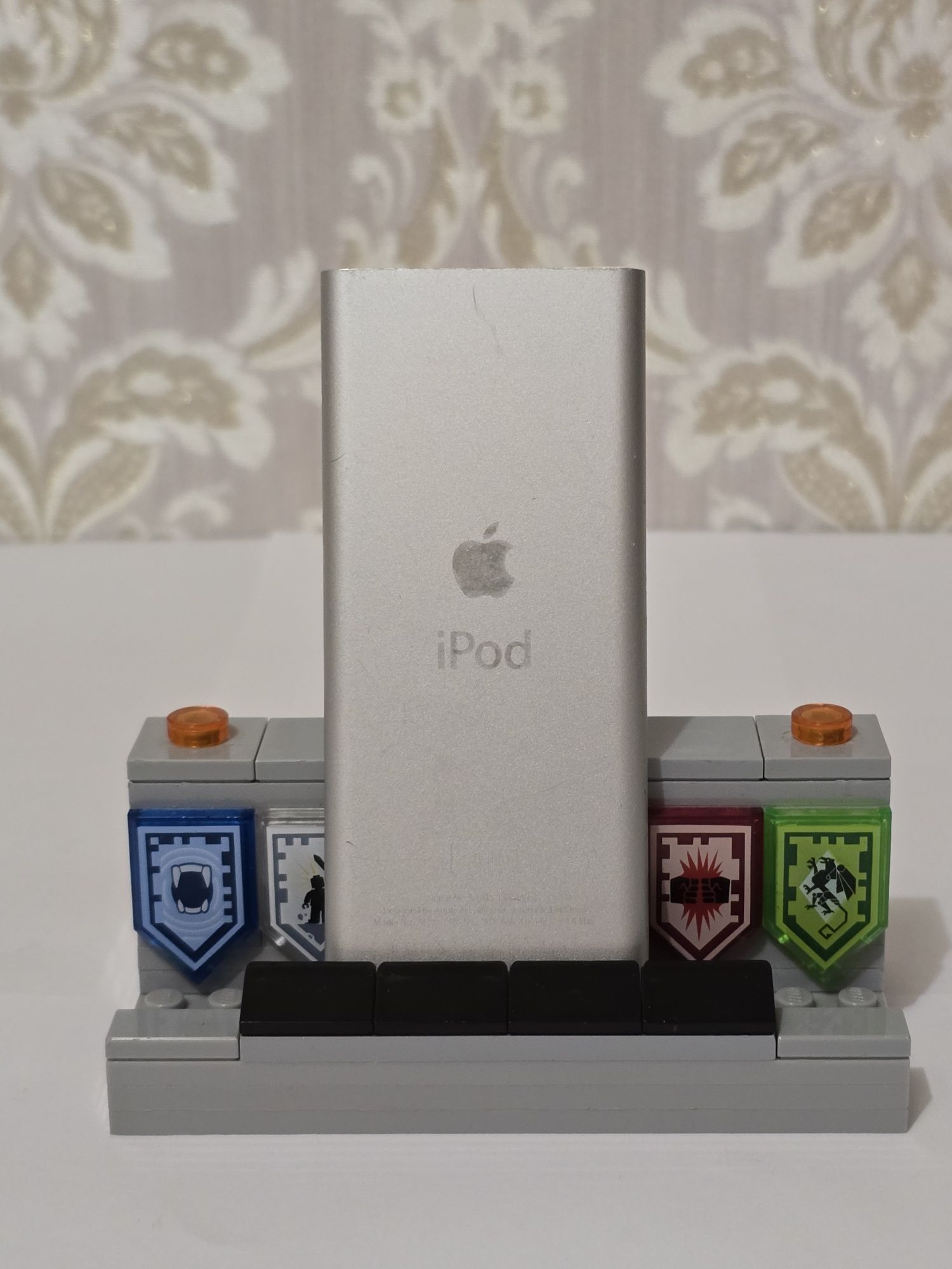 Плеєр Apple iPod Nano 2 2GB Silver