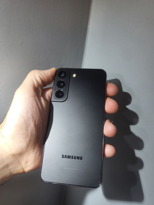 Samsung galaxy s22 8 / 128 snapdragon  8 gen 1