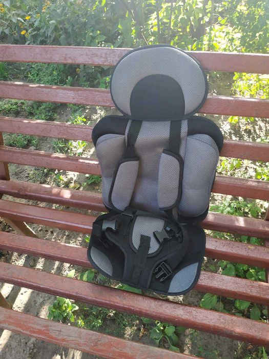 Продам детское бескаркасное автокресло для детей от 1 до 5 лет