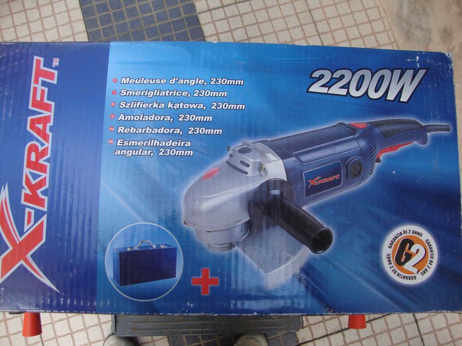 Máquina para abertura de roços em paredes Fermi 2200W de dois discos