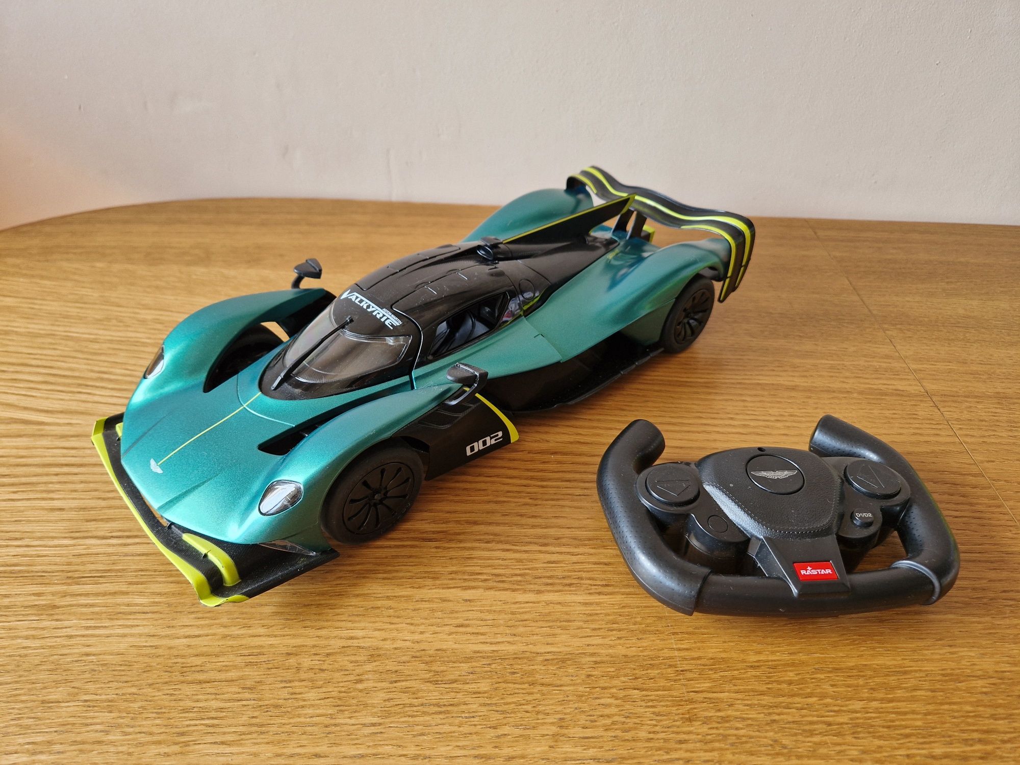 Aston Martin Valkyrie AMR Pro auto zdalnie sterowane.
